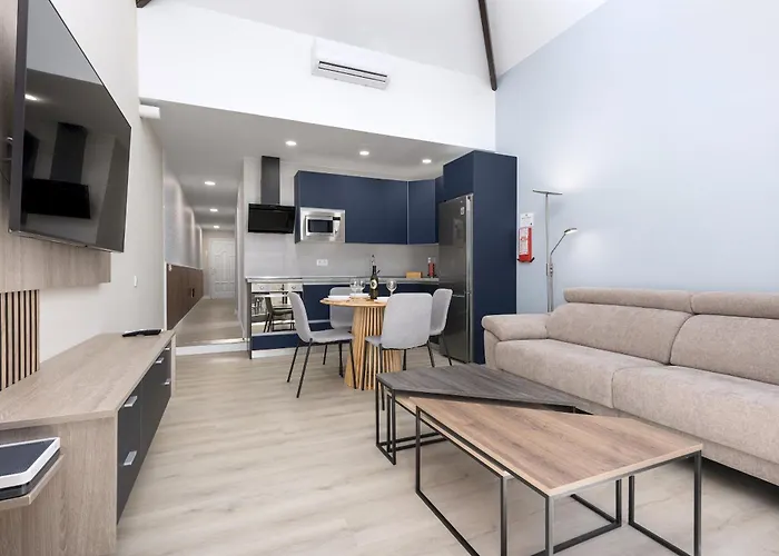 Home2book In With Pool Terrace