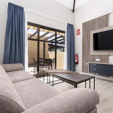 Home2book In With Pool Terrace *