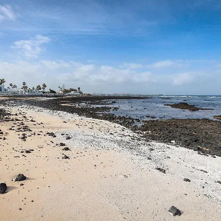 Appartement Home2book In With Pool Terrace