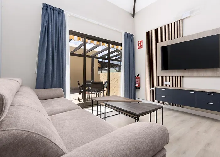 Home2book In With Pool Terrace *