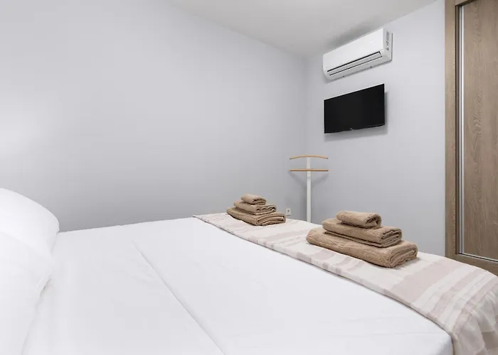 Home2book In With Pool Terrace *